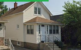 Cozy 3 Bedroom Downtown Cottage With Complimentary Breakfast Delivered Daily To The Rental