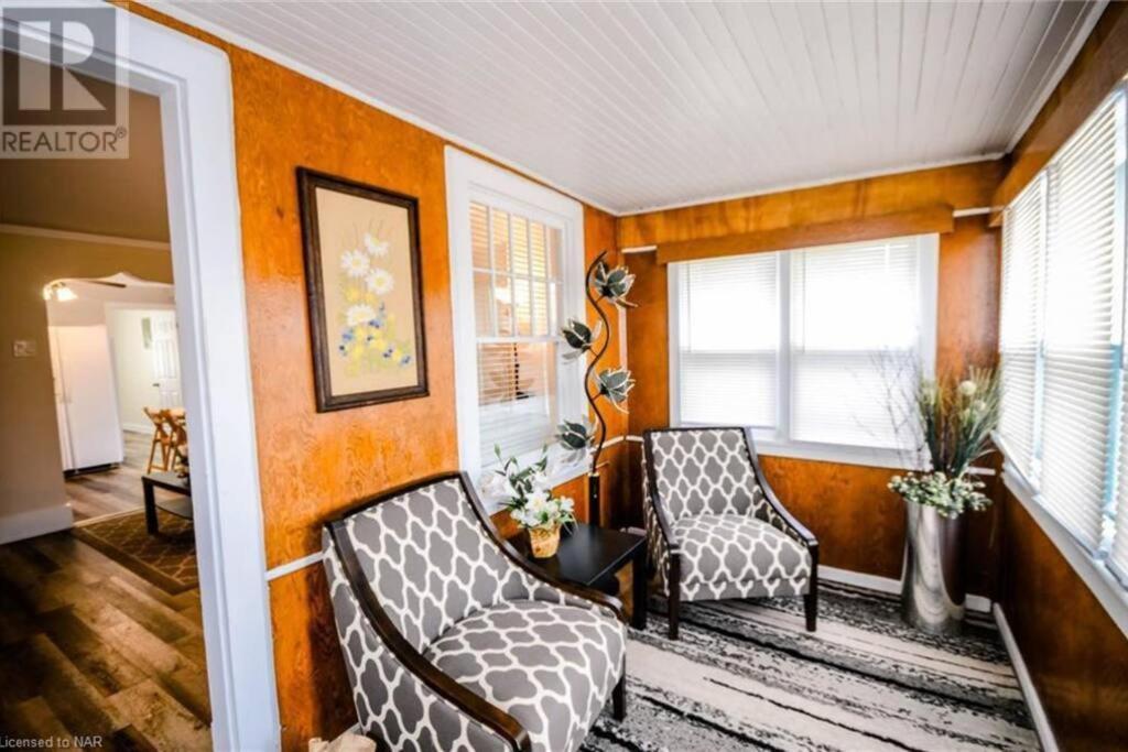 Cozy 3 Bedroom Downtown Cottage With Complimentary Breakfast Delivered Daily To The Rental Niagara Falls Exterior photo