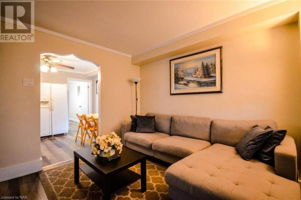 Cozy 3 Bedroom Downtown Cottage With Complimentary Breakfast Delivered Daily To The Rental Niagara Falls Exterior photo