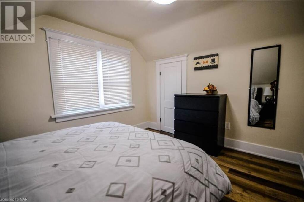Cozy 3 Bedroom Downtown Cottage With Complimentary Breakfast Delivered Daily To The Rental Niagara Falls Exterior photo