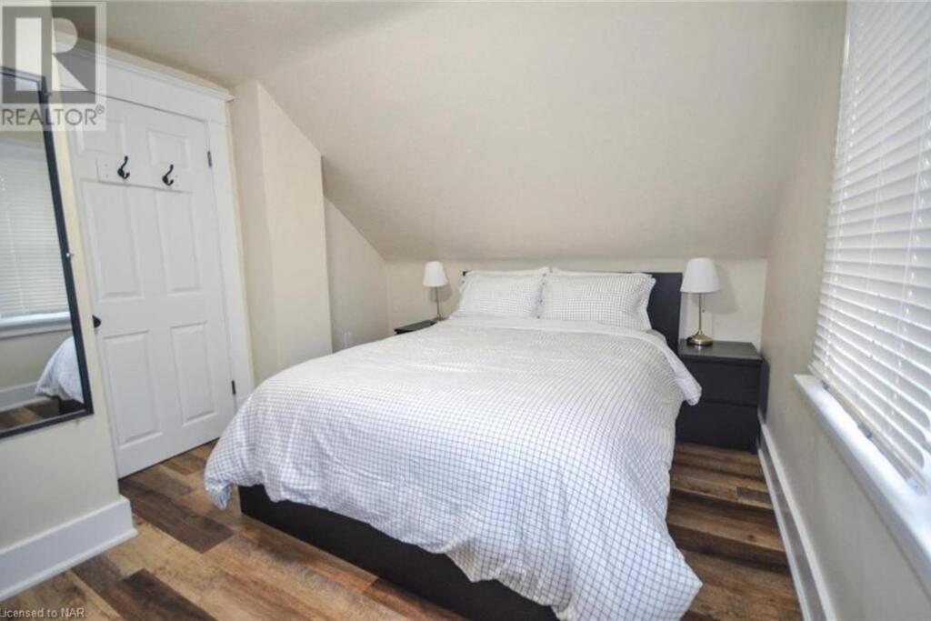 Cozy 3 Bedroom Downtown Cottage With Complimentary Breakfast Delivered Daily To The Rental Niagara Falls Exterior photo